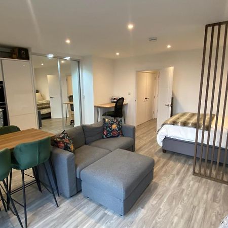 London Luxe: Stylish Studio Exteriér fotografie