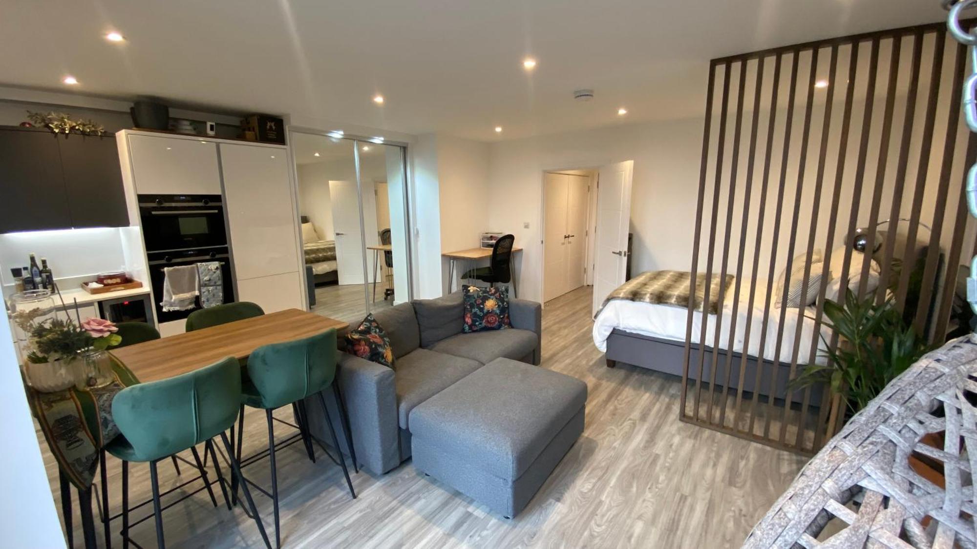 London Luxe: Stylish Studio Exteriér fotografie